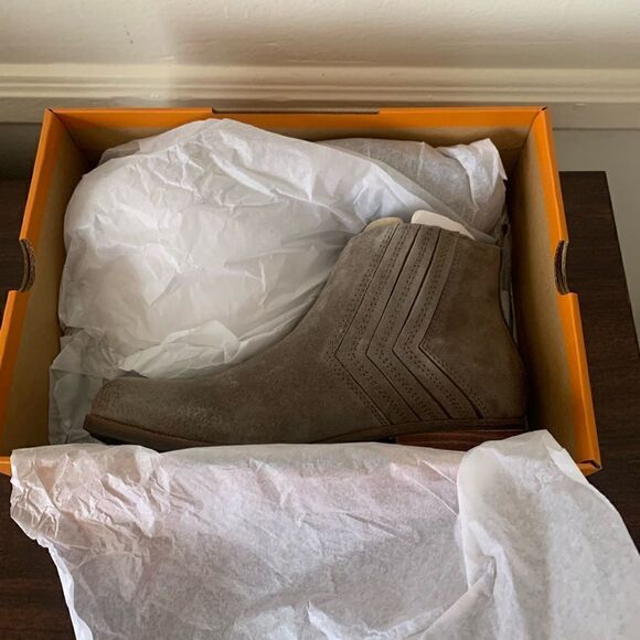 Korks easy cutler nubuck bootie size 7 new in box - Picture 9 of 10